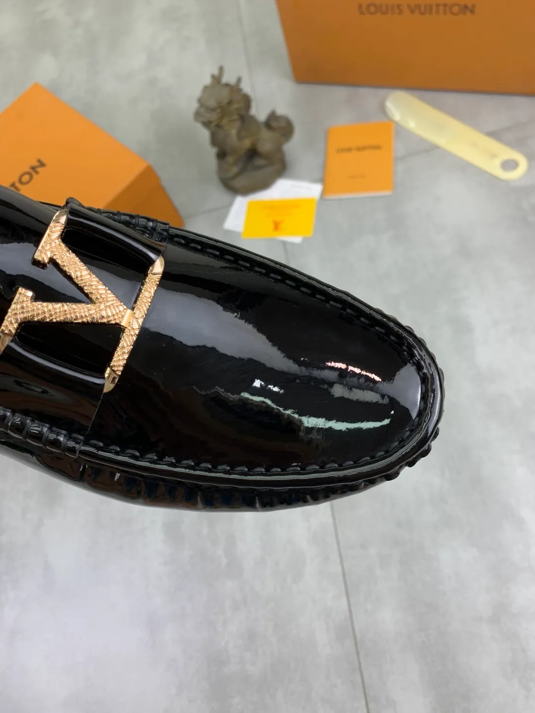 Men's Men's Shoes💰P340💰[New Style] 🆘 🔥🆕[Louis Vuitton] LV Hong Kong high-quality beanie shoes. Loaf style for lazy people. This fabric is made of 🇮🇹 imported Italian first-layer cowhide ➕ full first-layer pigskin lining. The lining is more high-end. The original non-slip and wear-resistant rubber outsole is the only choice for driving. Size: 38-45. Black optional.